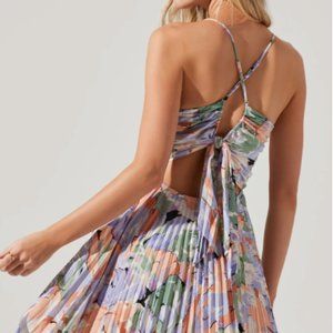 ASTR THE LABEL - BLYTHE FLORAL PLISSE MIDI DRESS